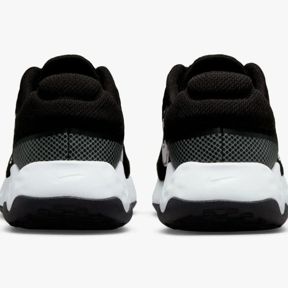 Nike Women's Gymnastics Road Running Shoes
